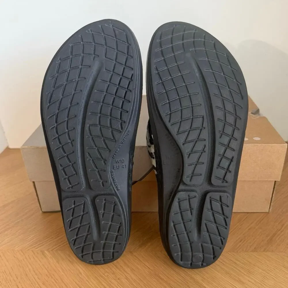 OOFOS OOlala Limited Women Recovery Thong Sandals- SZ 10